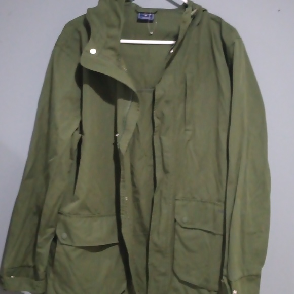 Vineyard Vines Jackets & Blazers - NWOT Vineyard Vines army green light jacket size medium